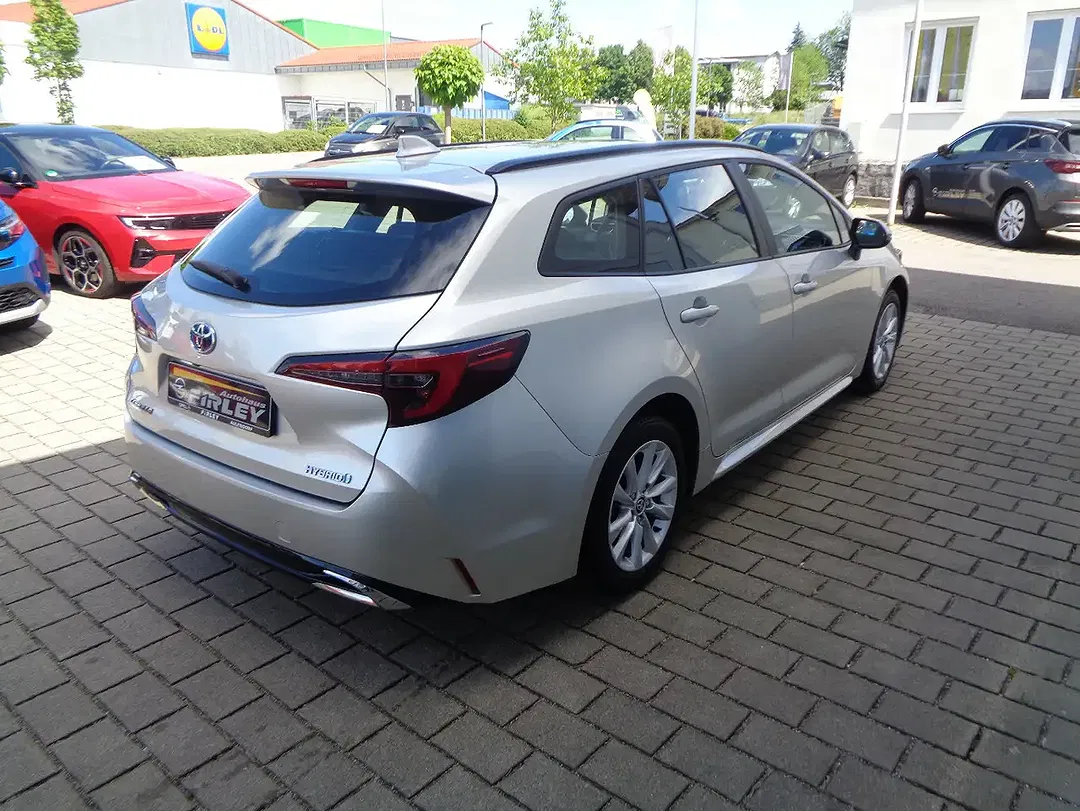 Toyota Corolla - Thumbnail 4