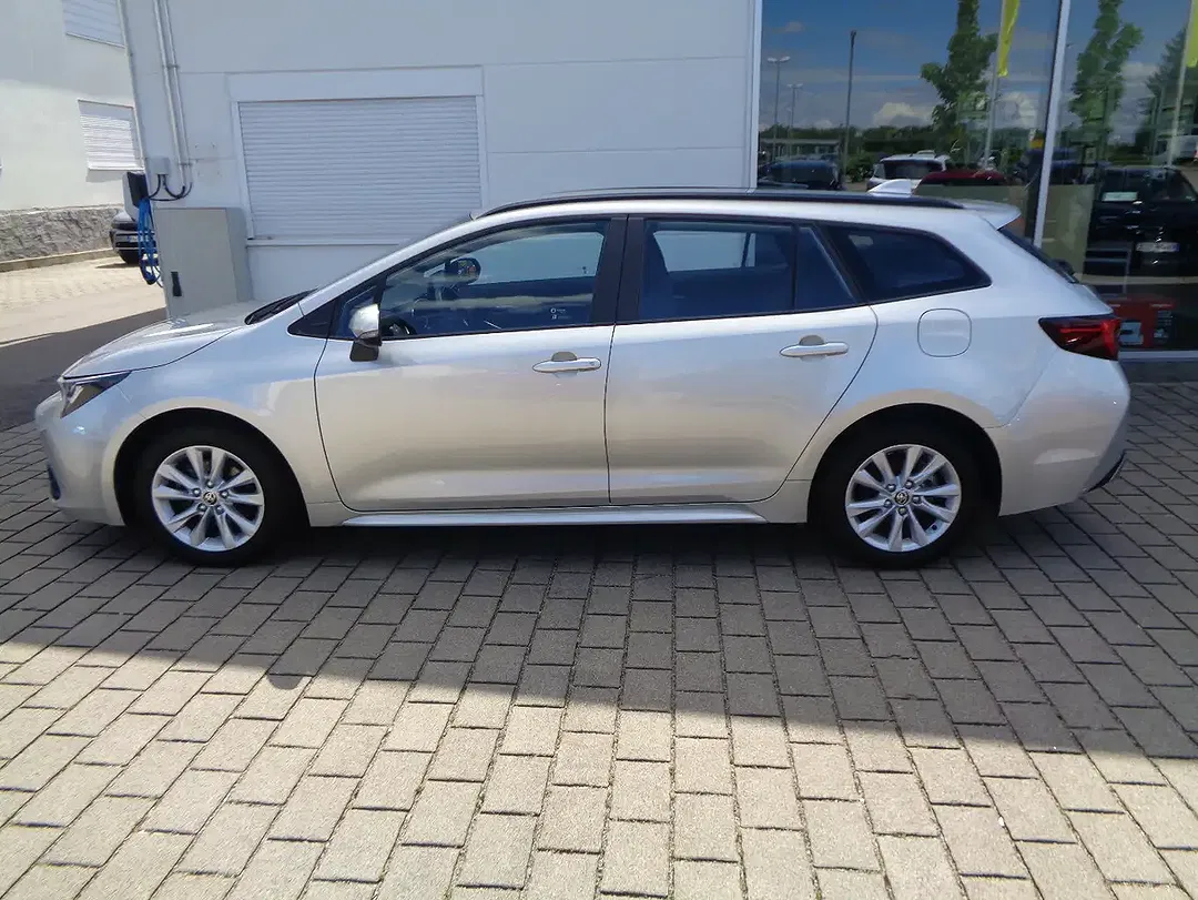 Toyota Corolla - Thumbnail 7