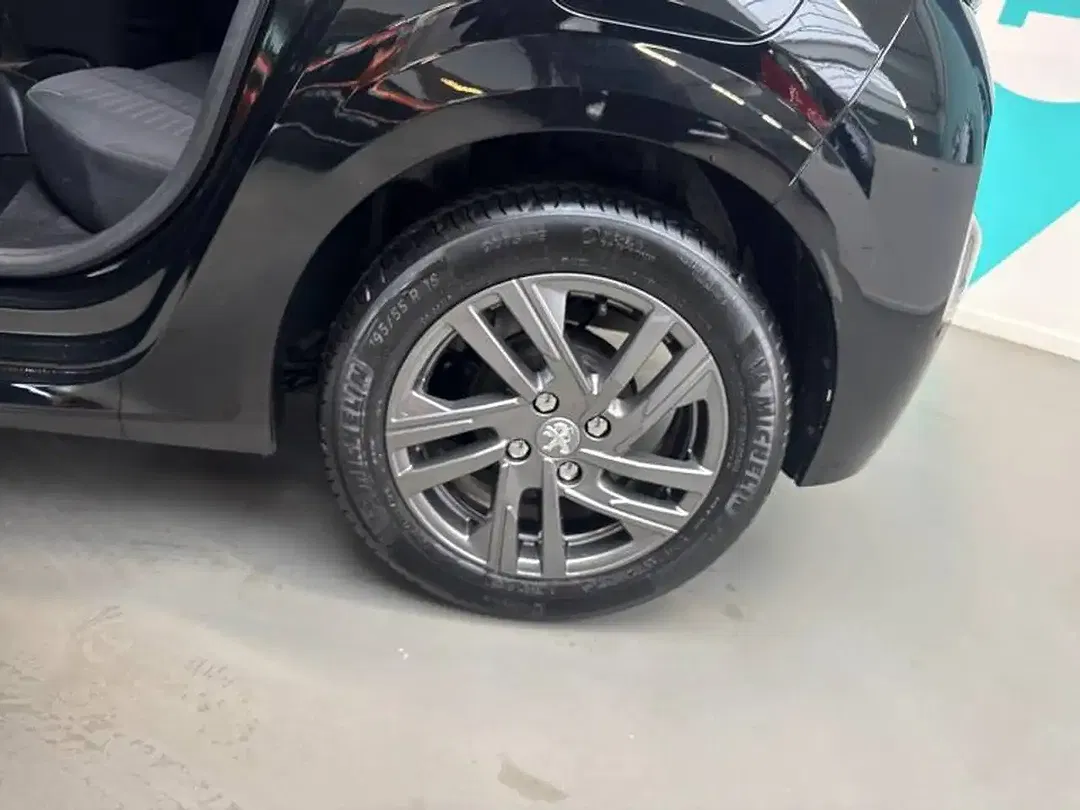 Peugeot 208 - Thumbnail 11