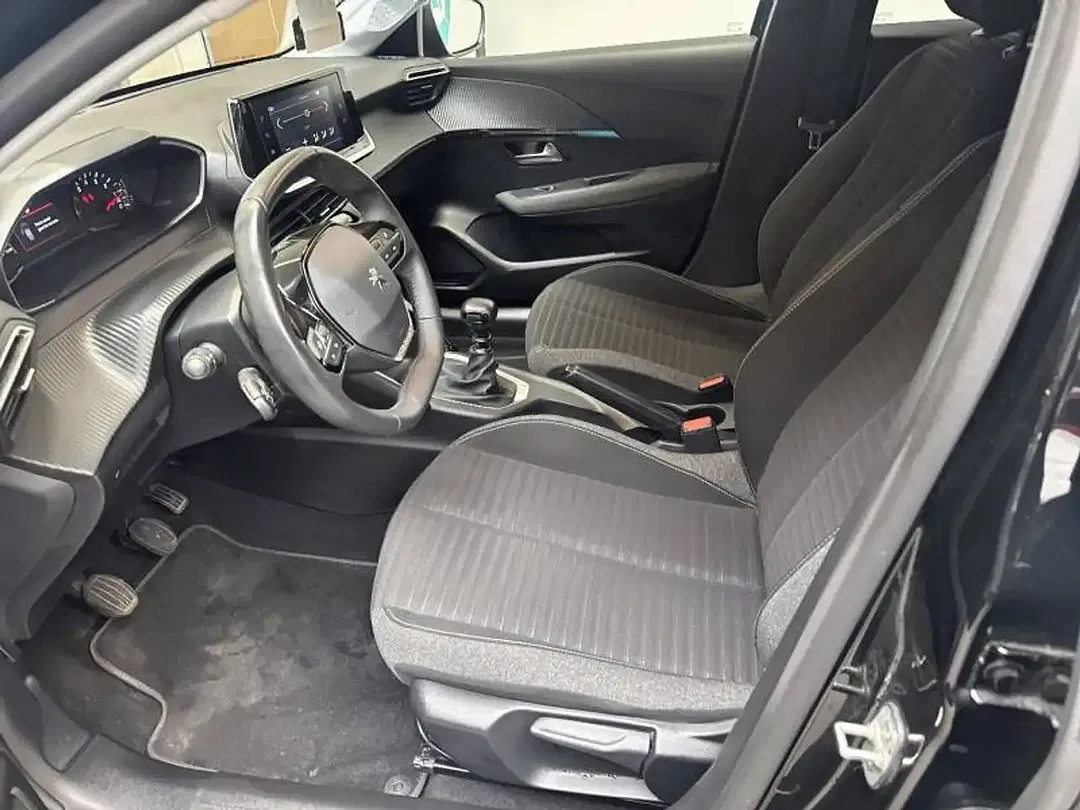 Peugeot 208 - Thumbnail 9