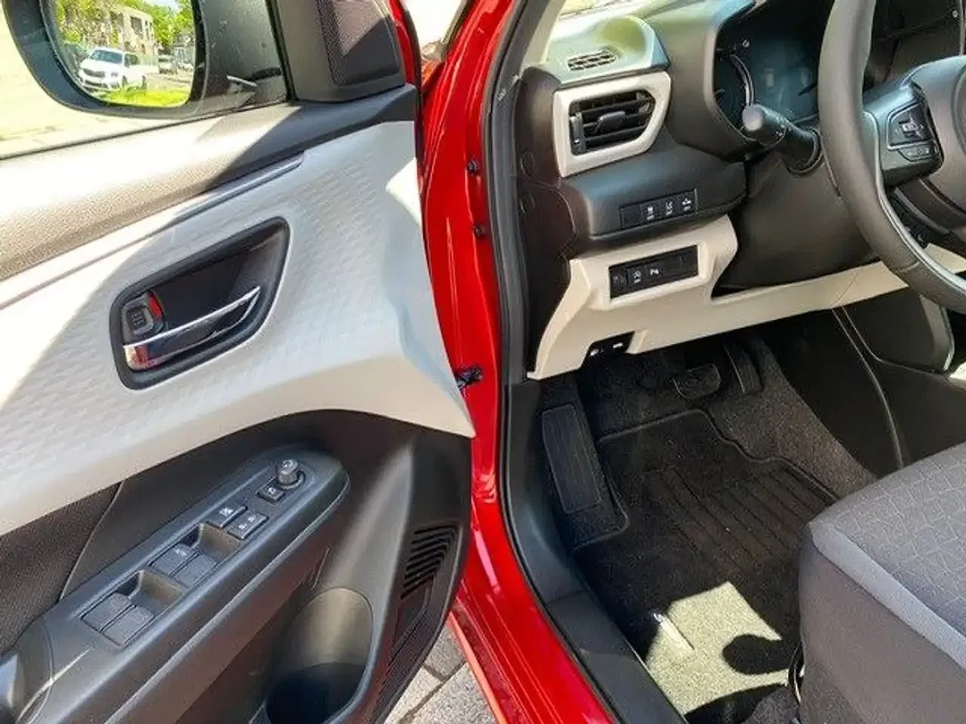 Suzuki Swift - Thumbnail 11