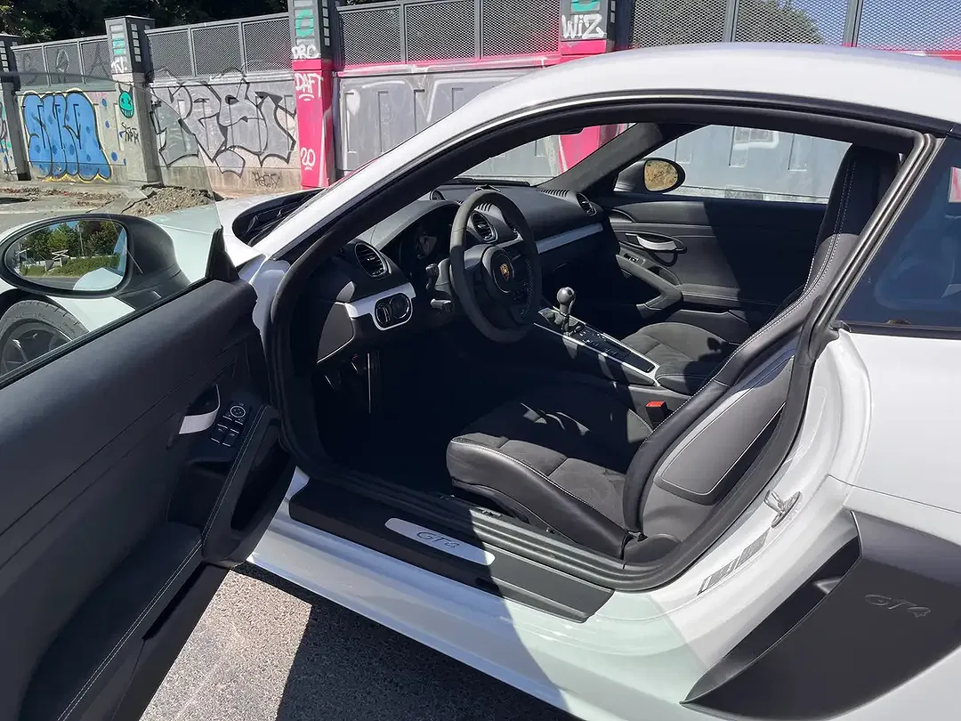 Porsche Cayman - Thumbnail 9