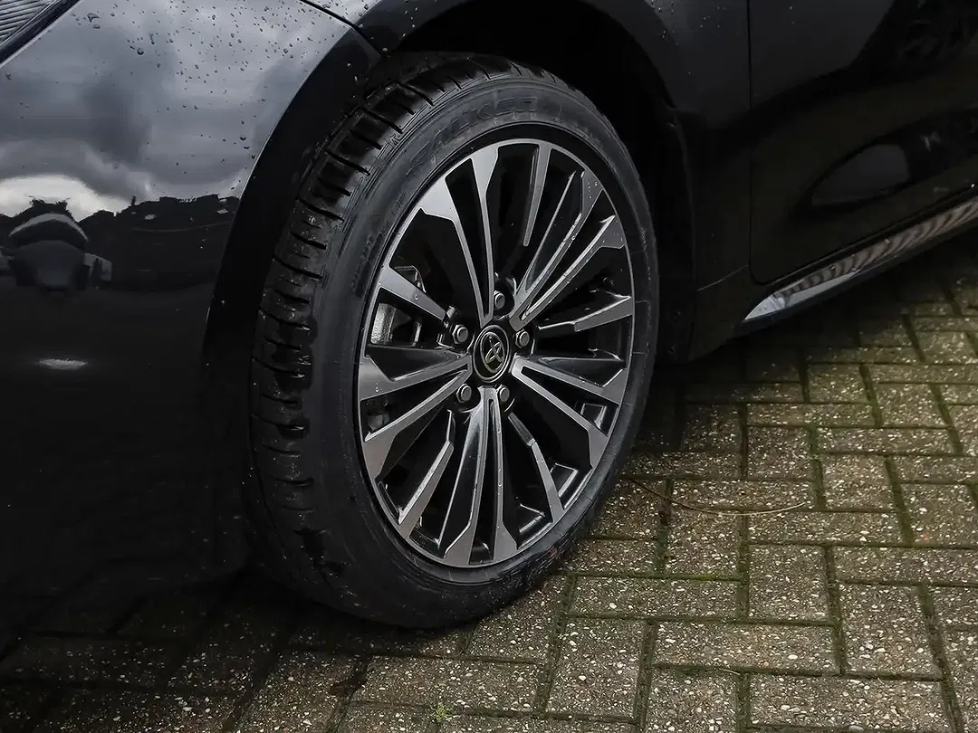 Toyota Corolla - Thumbnail 13