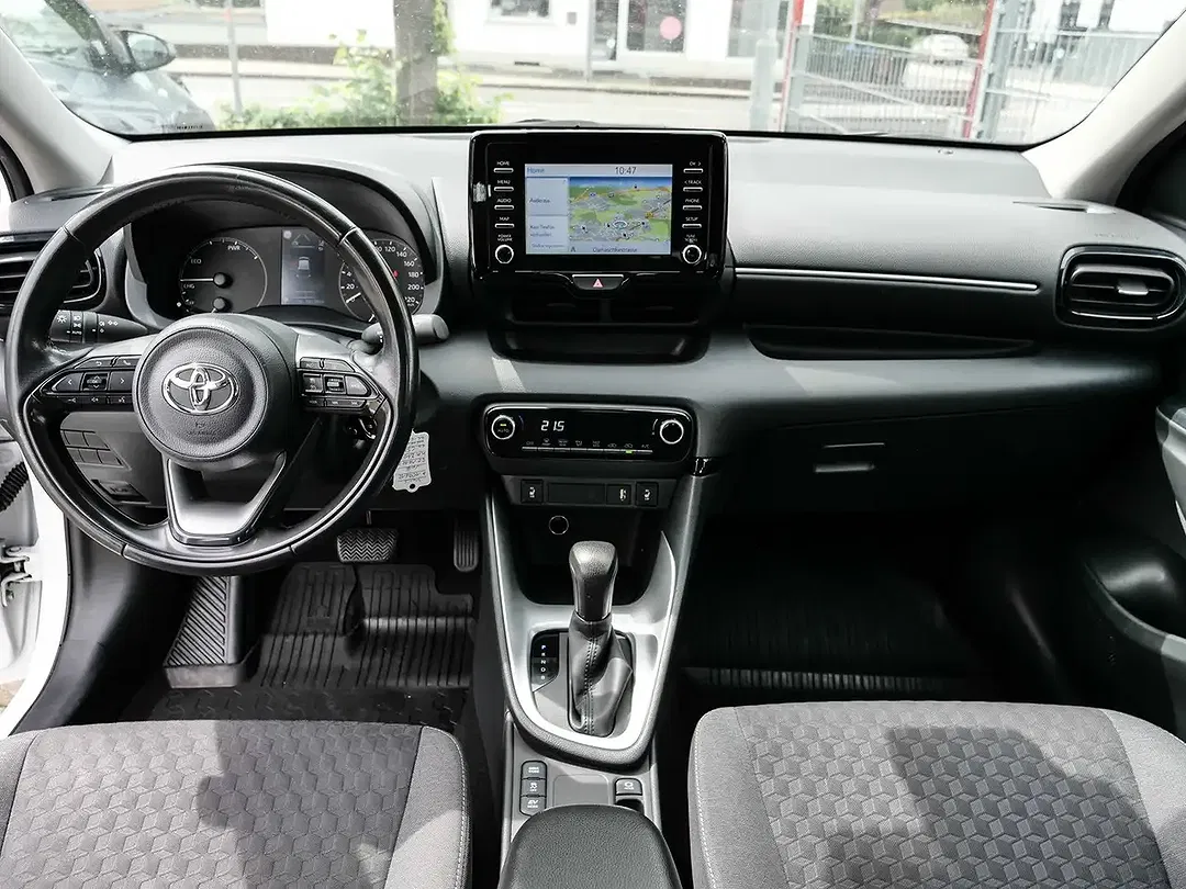 Toyota Yaris - Thumbnail 10