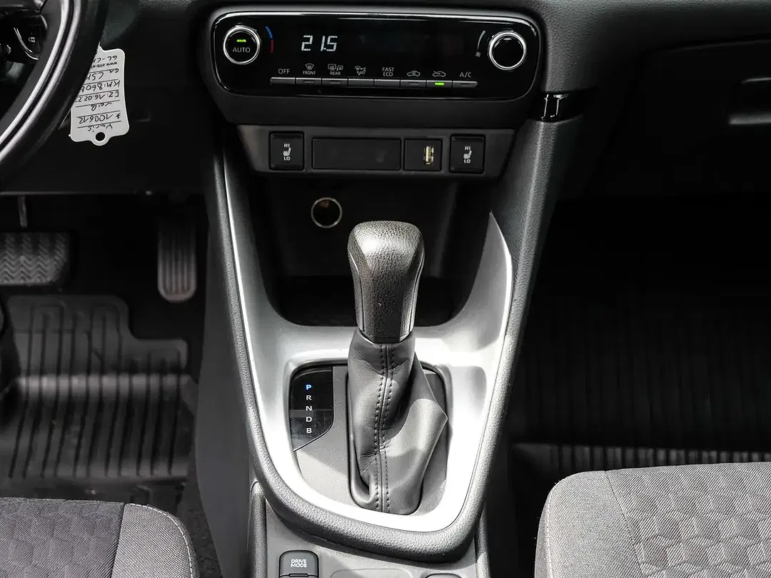 Toyota Yaris - Thumbnail 12