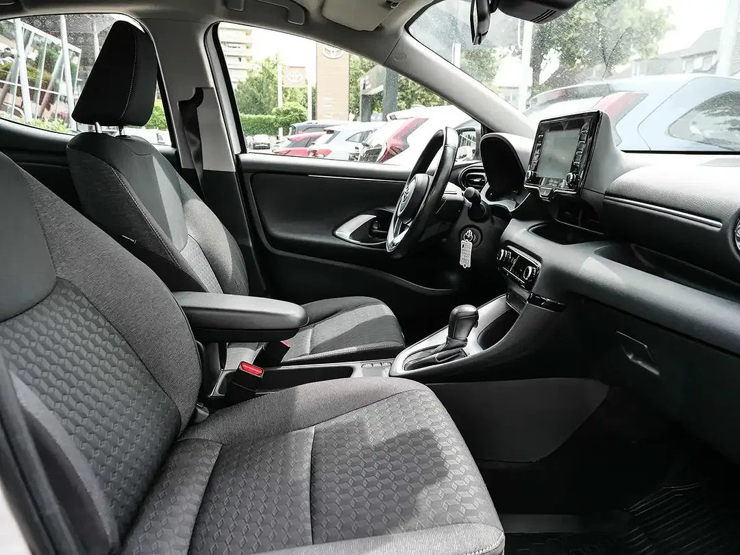 Toyota Yaris - Thumbnail 14