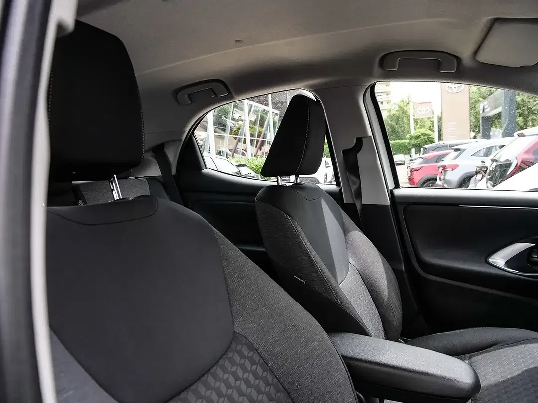 Toyota Yaris - Thumbnail 15