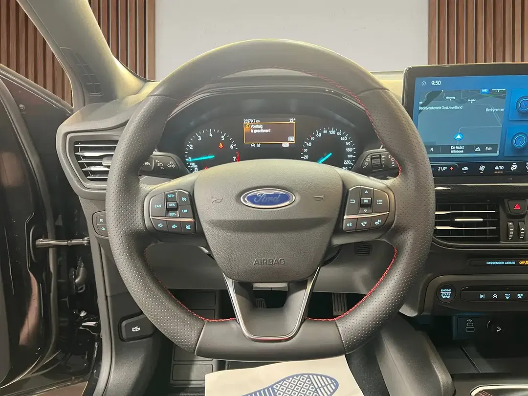 Ford Focus - Thumbnail 13