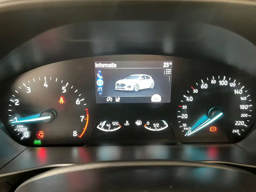 Ford Focus - Thumbnail 14