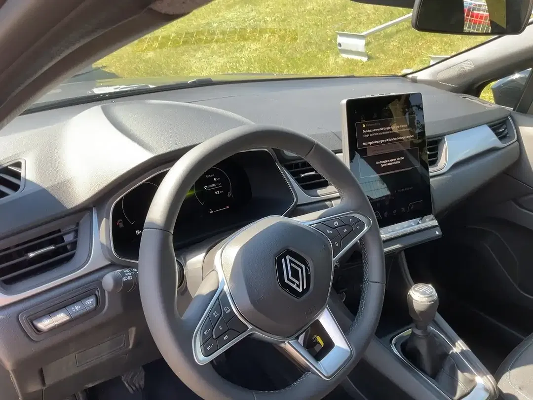 Renault Captur - Thumbnail 8