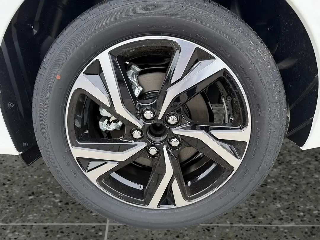 Toyota Yaris - Thumbnail 14