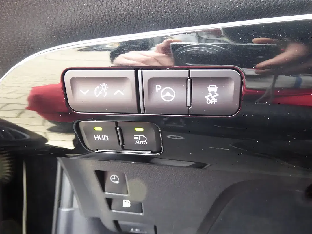 Toyota Prius - Thumbnail 13
