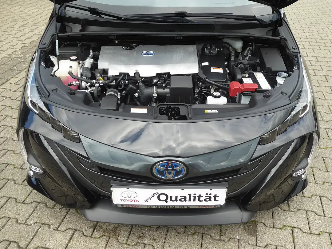 Toyota Prius - Thumbnail 18