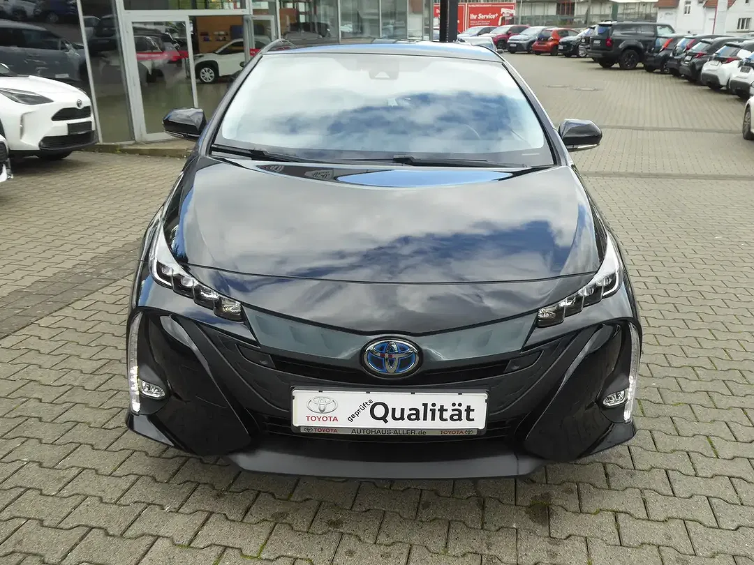 Toyota Prius - Thumbnail 2