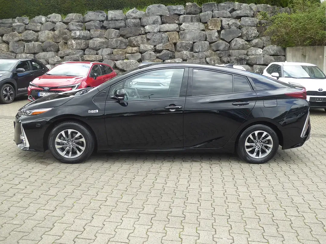 Toyota Prius - Thumbnail 6