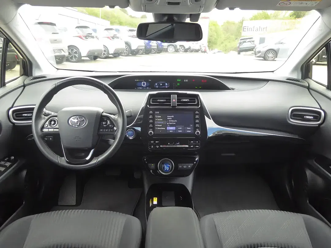 Toyota Prius - Thumbnail 8