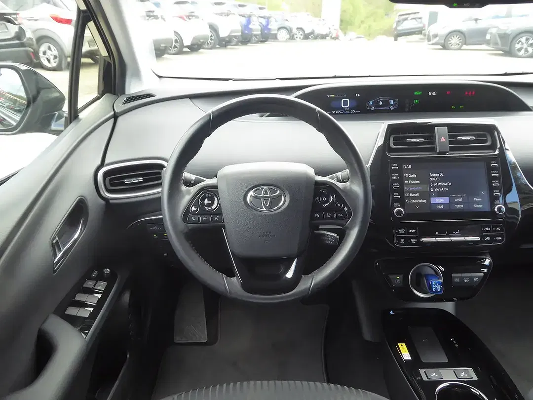Toyota Prius - Thumbnail 9