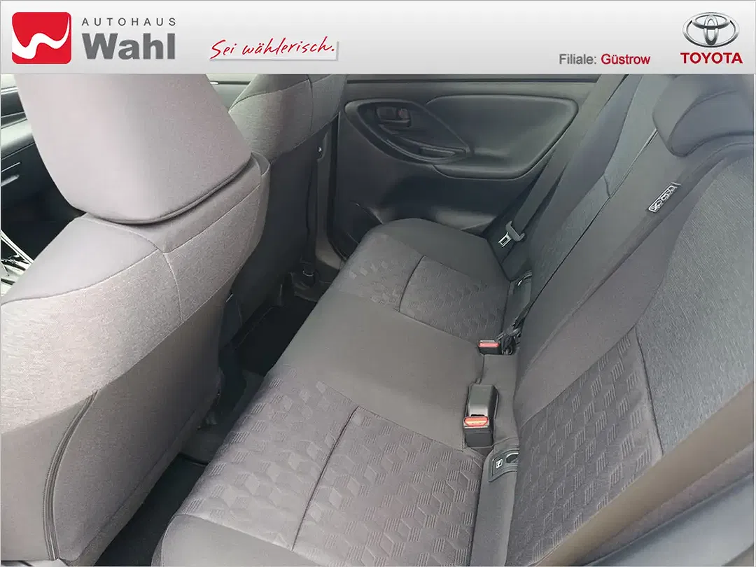 Toyota Yaris - Thumbnail 12