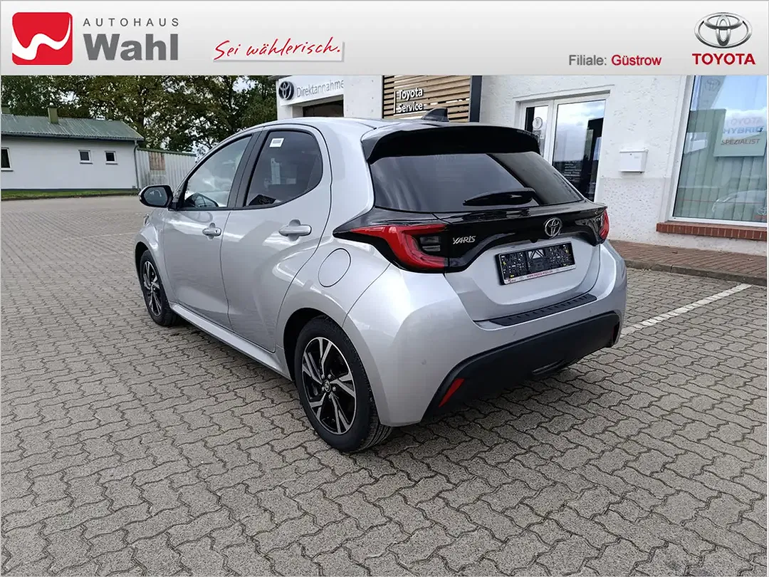 Toyota Yaris - Thumbnail 2