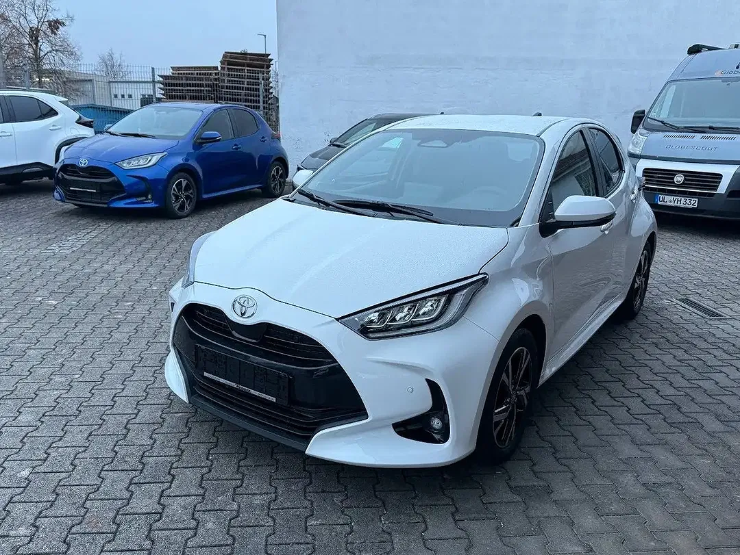 Toyota Yaris - Thumbnail 1