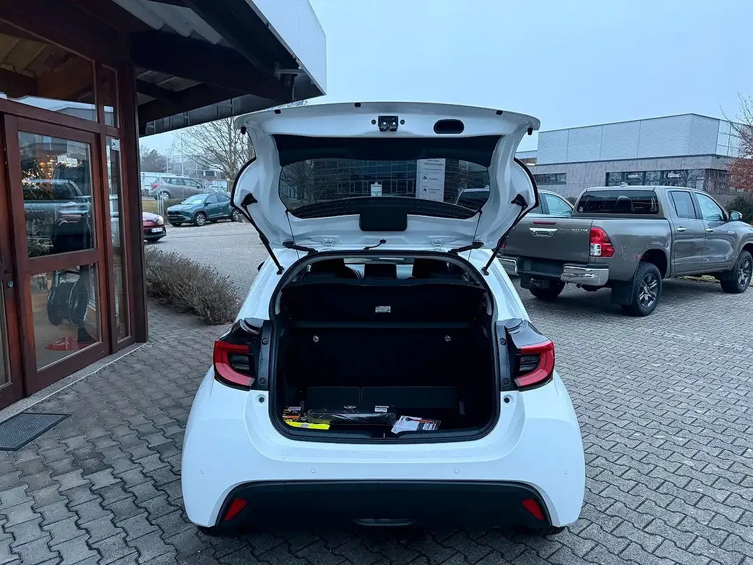 Toyota Yaris - Thumbnail 10