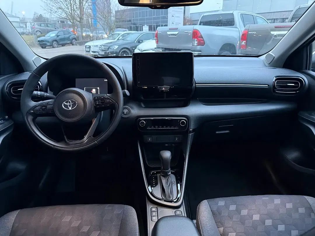 Toyota Yaris - Thumbnail 11