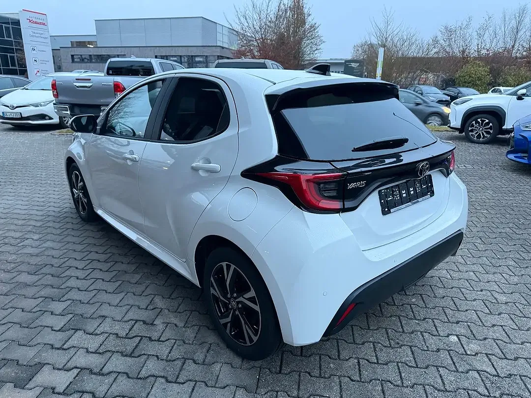 Toyota Yaris - Thumbnail 12