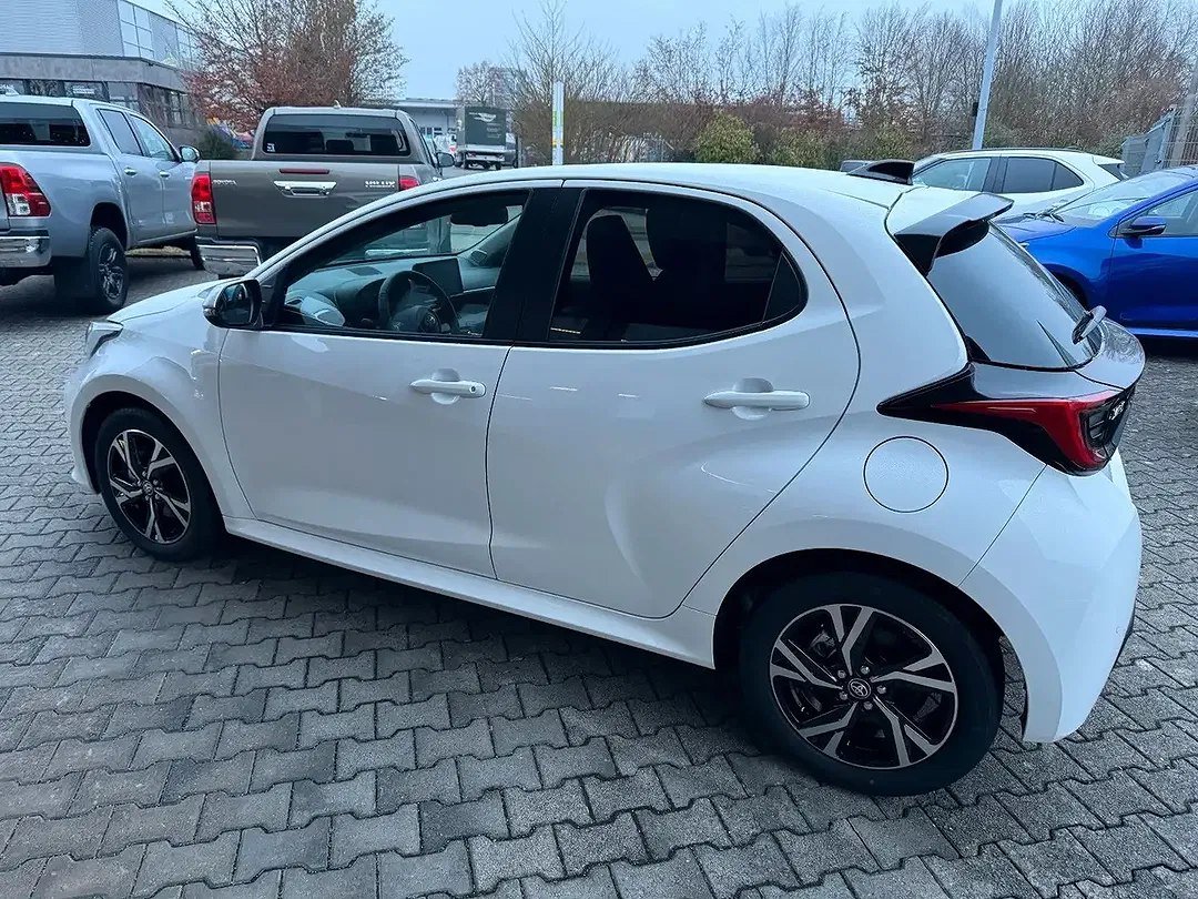Toyota Yaris - Thumbnail 13