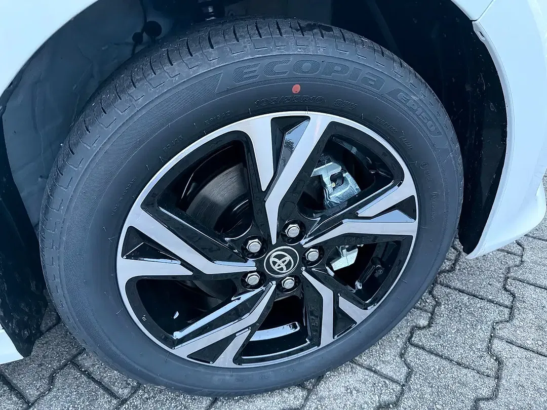 Toyota Yaris - Thumbnail 15