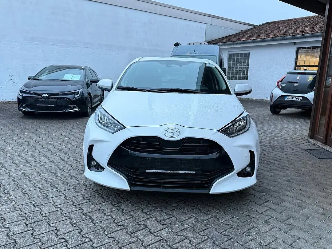Toyota Yaris - Thumbnail 2