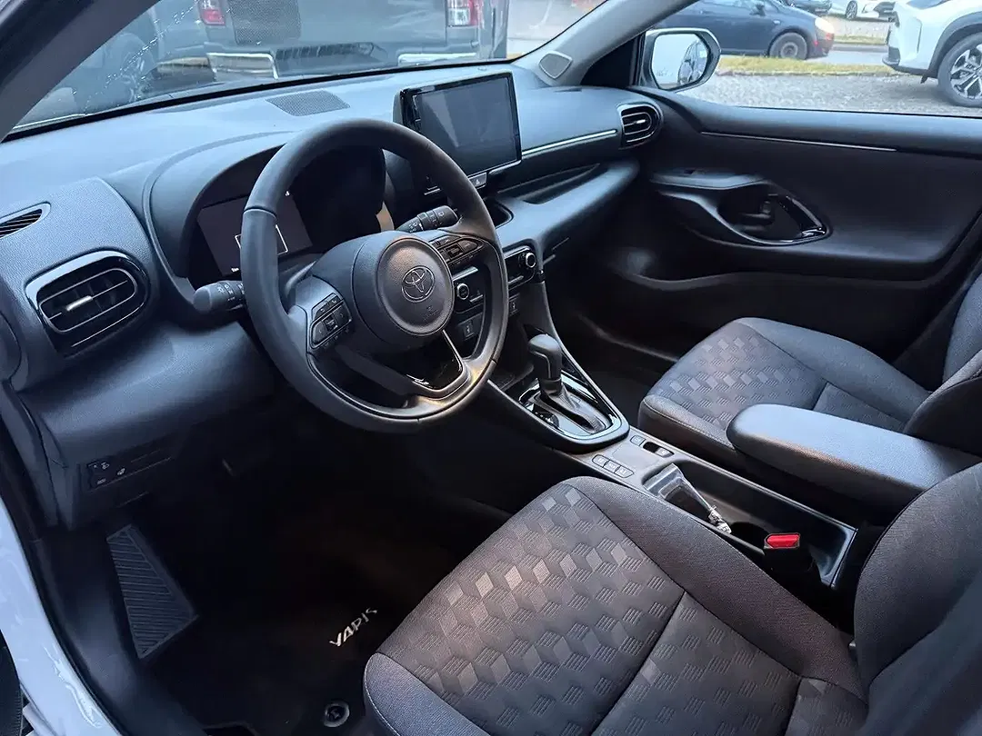 Toyota Yaris - Thumbnail 3