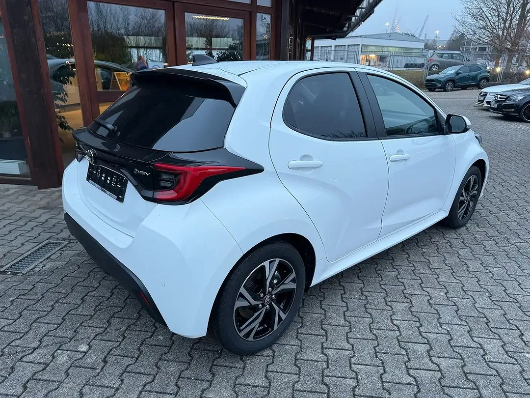 Toyota Yaris - Thumbnail 7