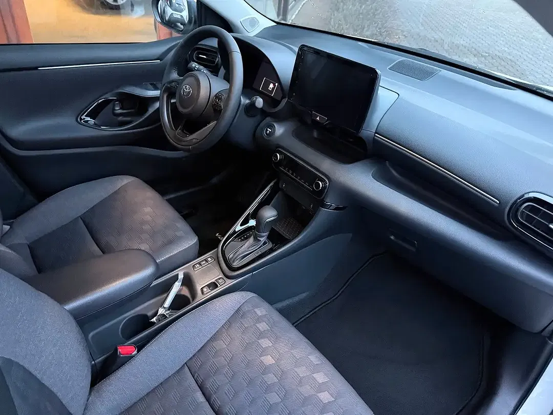 Toyota Yaris - Thumbnail 8