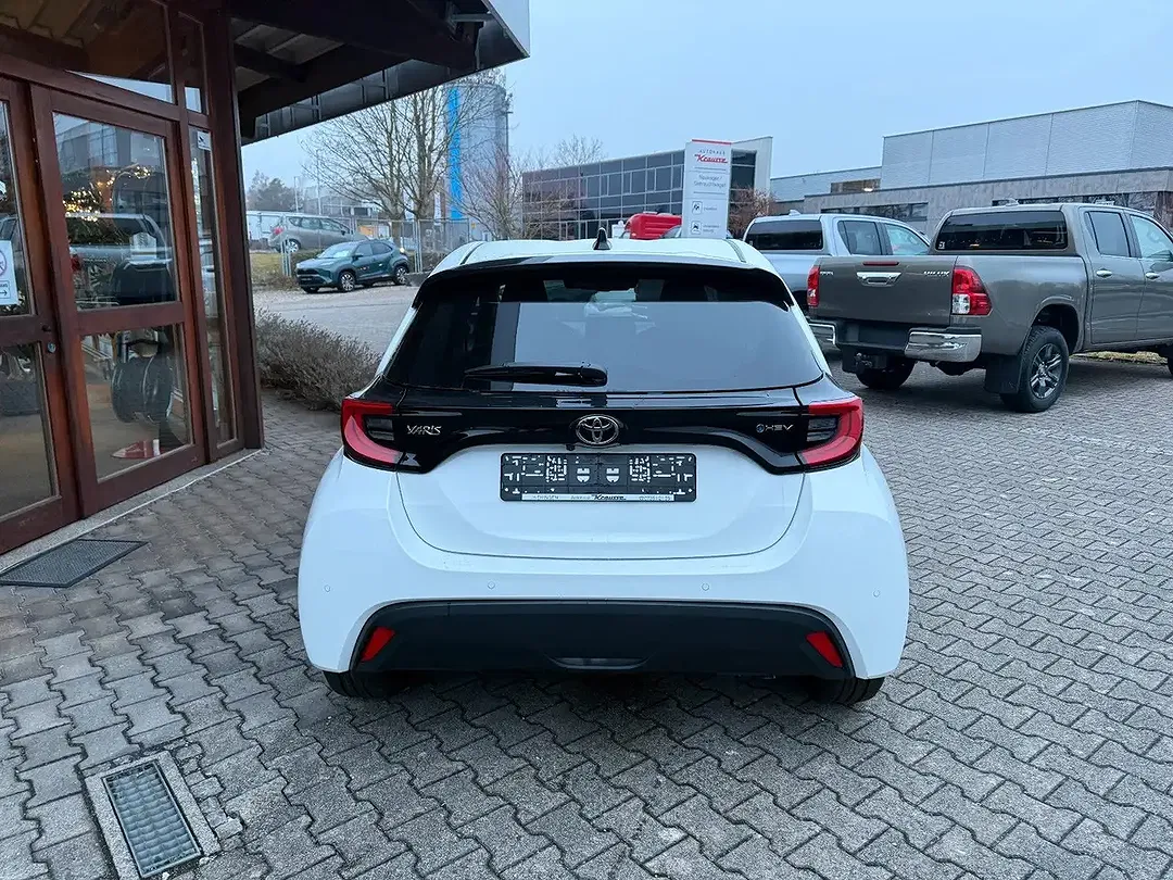 Toyota Yaris - Thumbnail 9