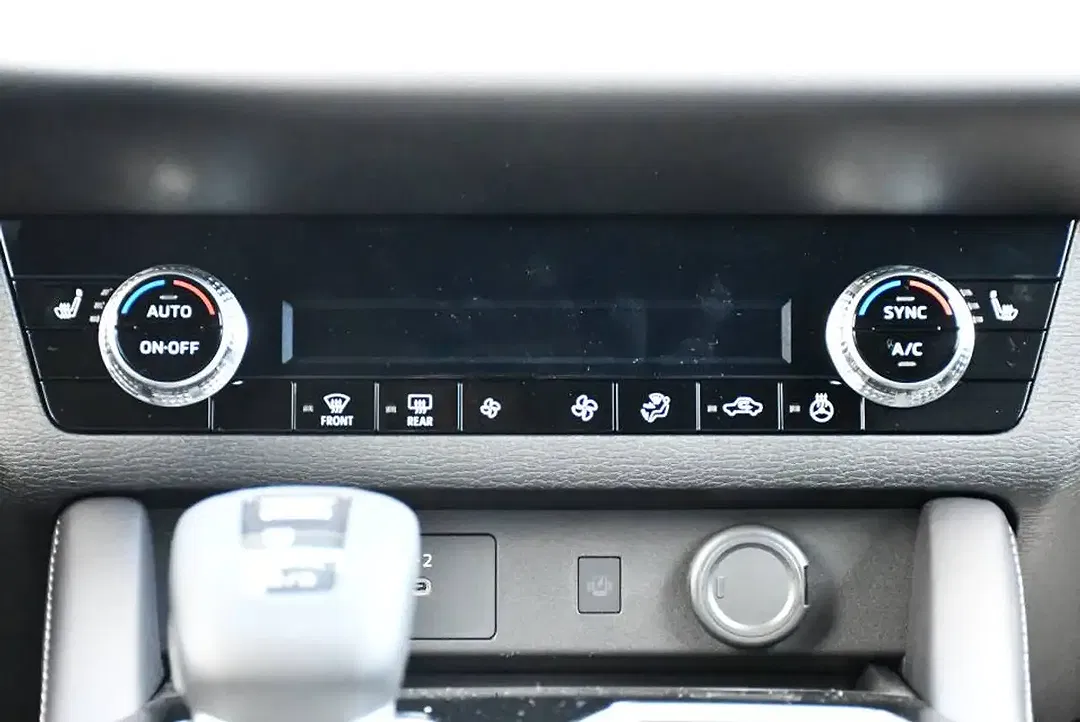 Mitsubishi Outlander - Thumbnail 12