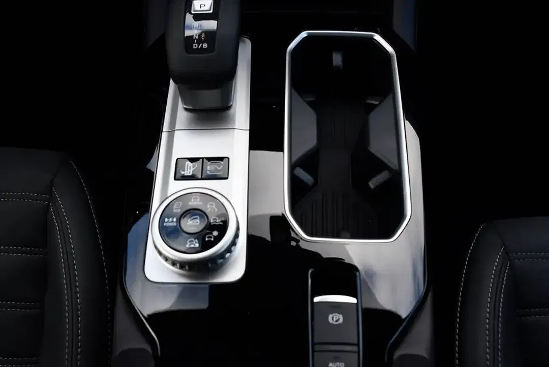 Mitsubishi Outlander - Thumbnail 13