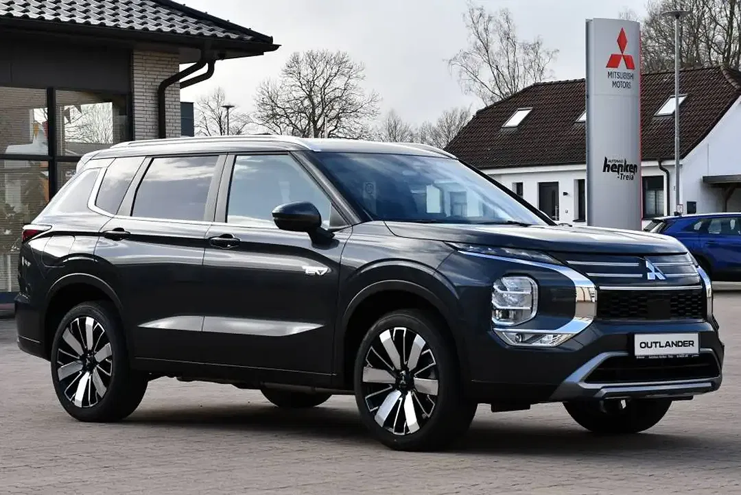 Mitsubishi Outlander - Thumbnail 2