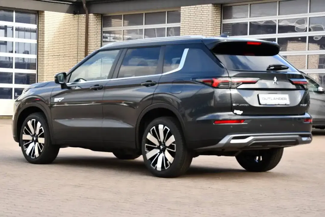 Mitsubishi Outlander - Thumbnail 4