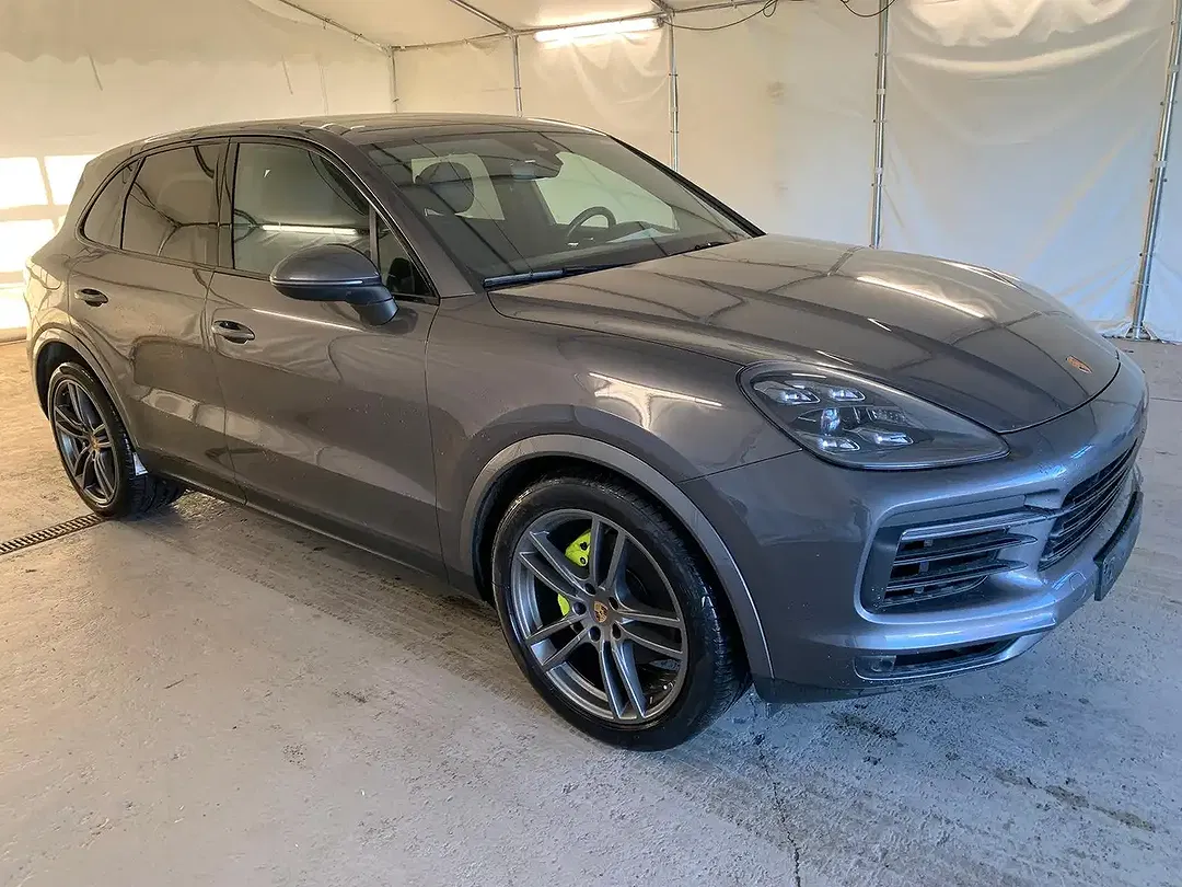 Porsche Cayenne - Thumbnail 2