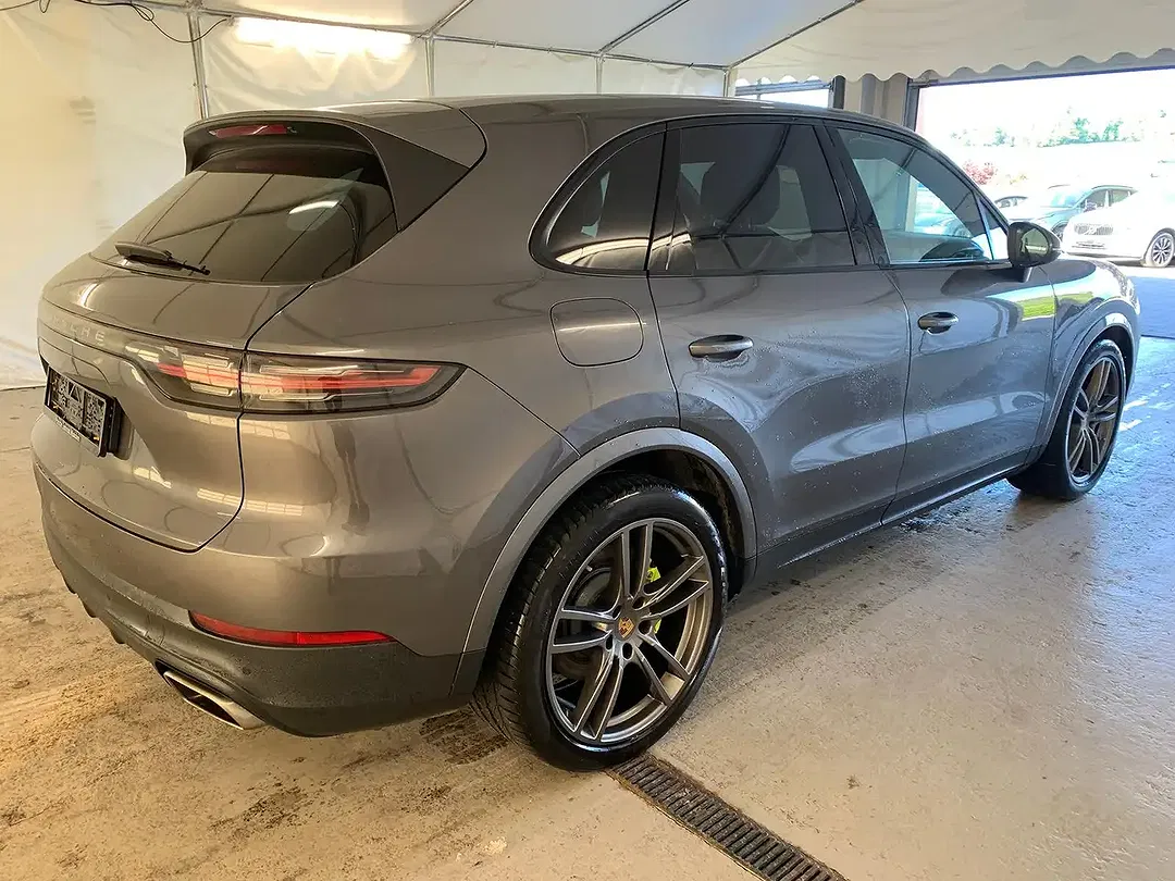 Porsche Cayenne - Thumbnail 6