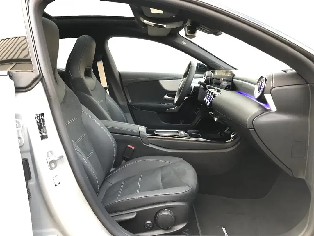 Mercedes-Benz CLA 220 - Thumbnail 3