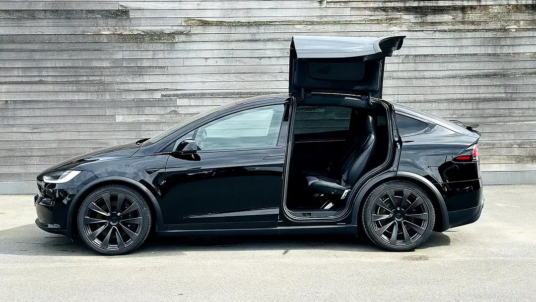 Tesla Model X - Thumbnail 4