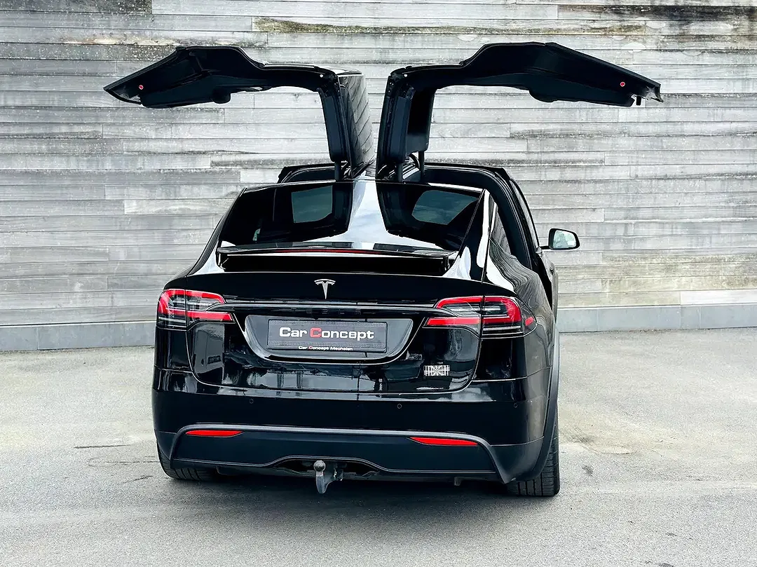 Tesla Model X - Thumbnail 6