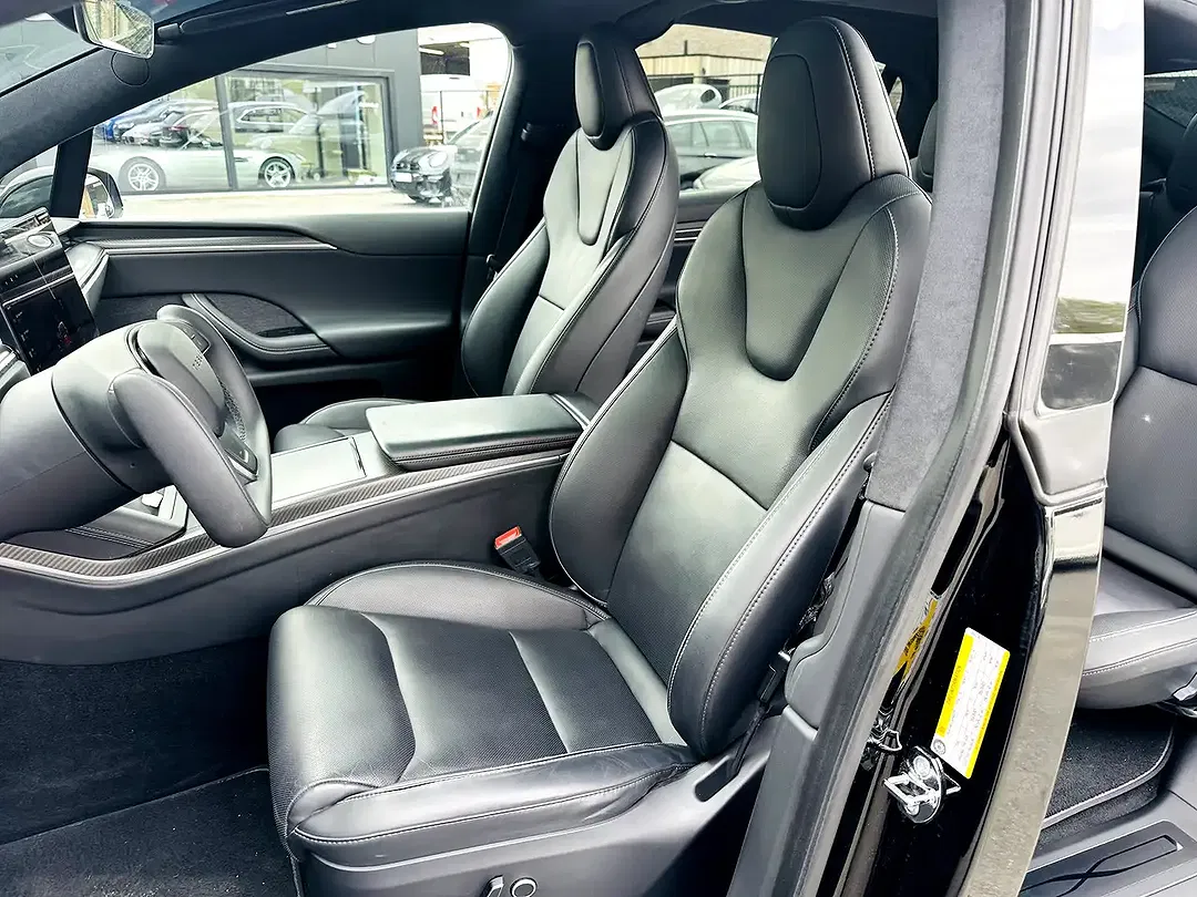 Tesla Model X - Thumbnail 8