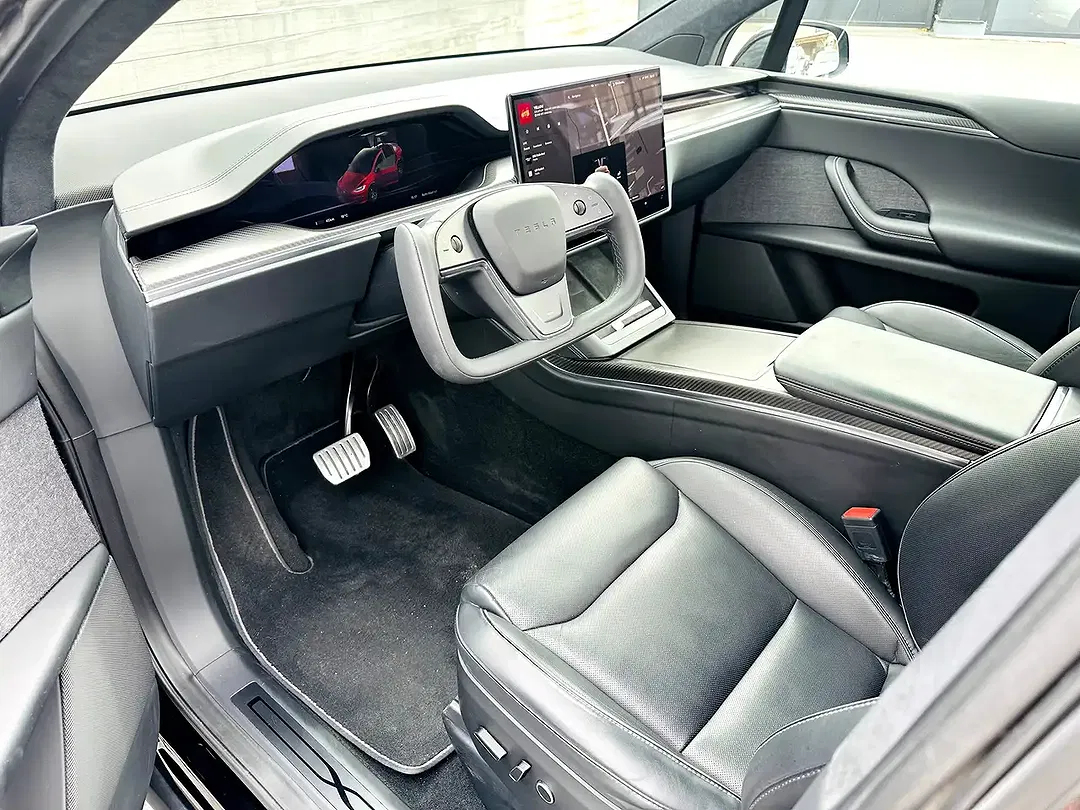 Tesla Model X - Thumbnail 9