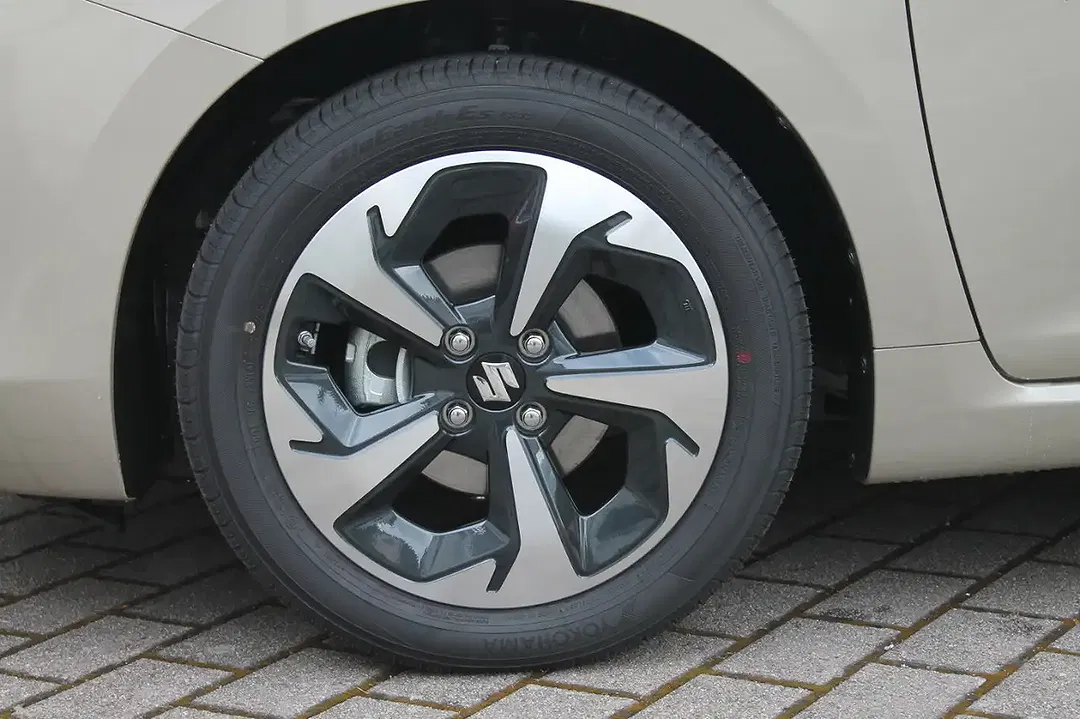 Suzuki Swift - Thumbnail 10