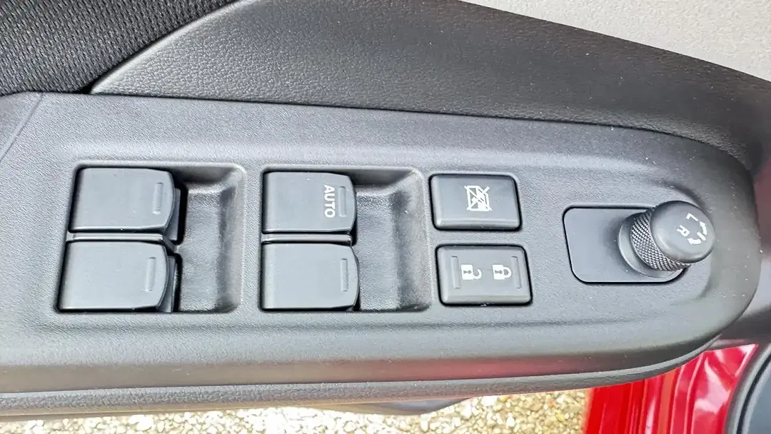 Suzuki Swift - Thumbnail 12