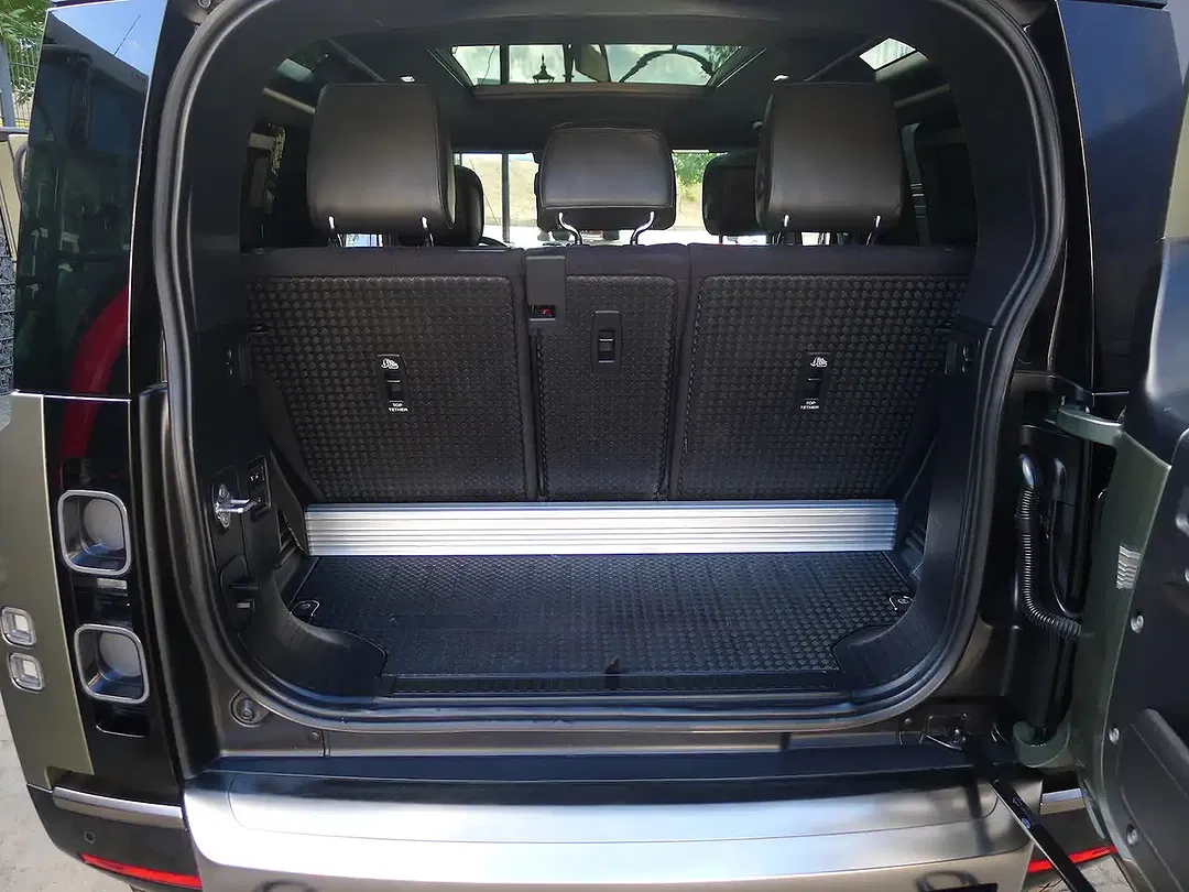 Land Rover Defender - Thumbnail 12