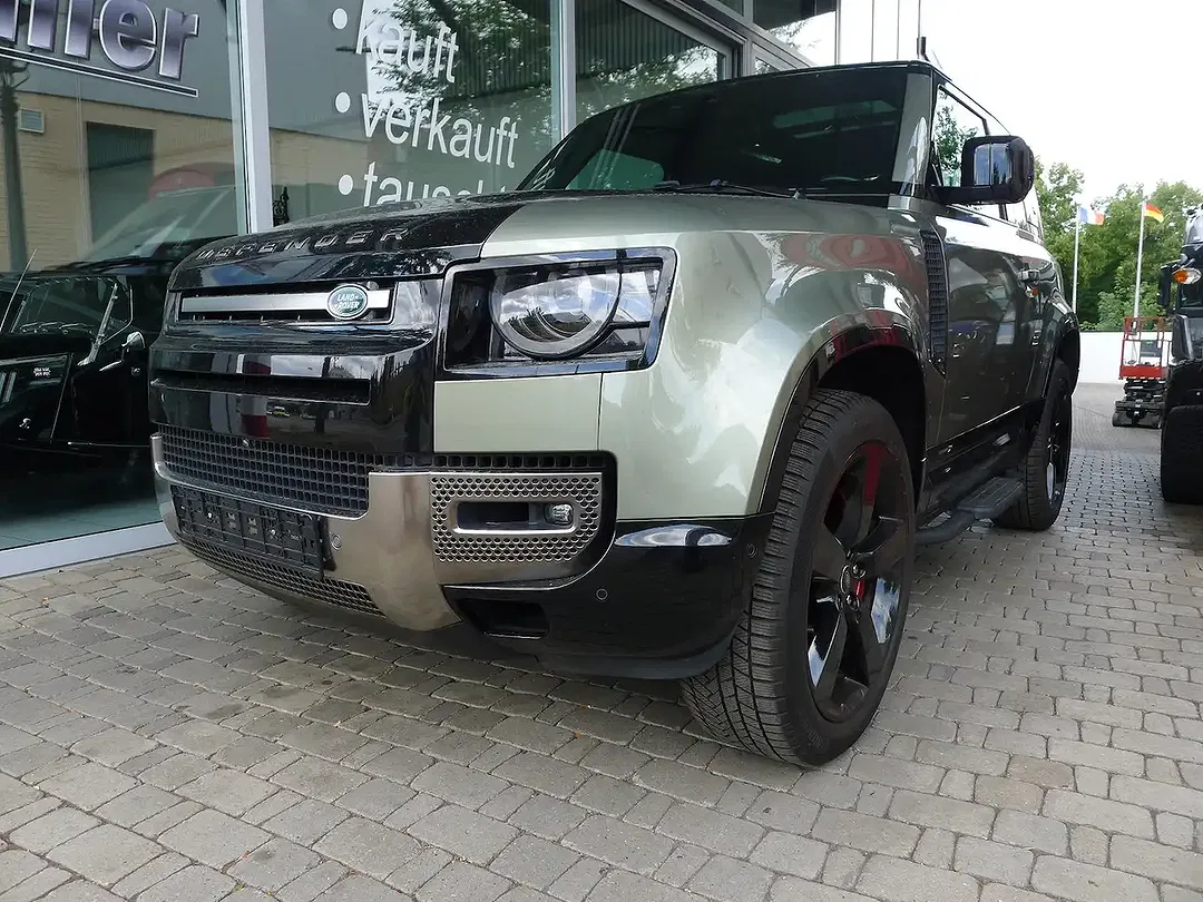 Land Rover Defender - Thumbnail 2