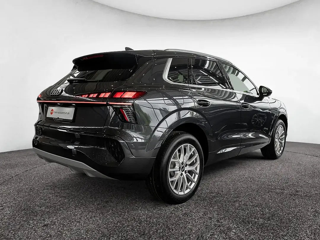 Audi Q3 - Thumbnail 3